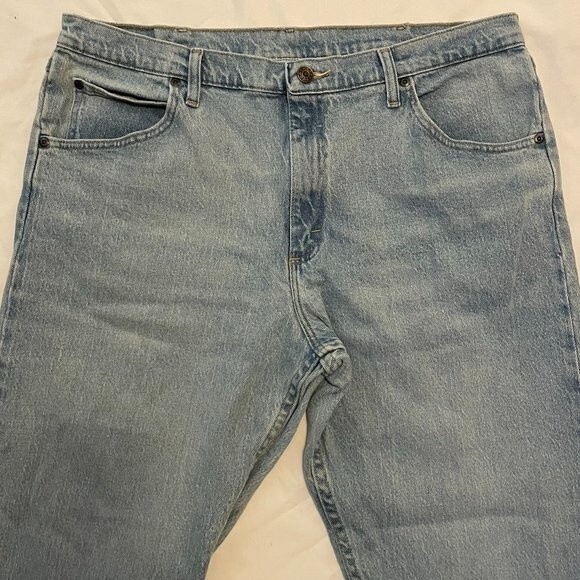 Wrangler Premium Quality Light Wash Straight Leg Mens Denim Jeans Size 36X30 - Picture 2 of 8